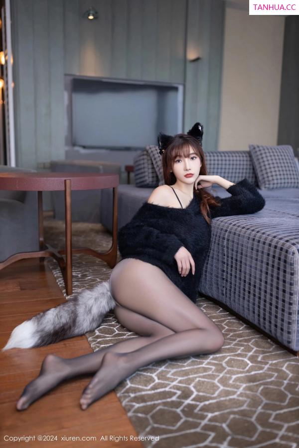 陆萱萱  [XiuRen]高清写真图 2024.02.29 No.8159 陆萱萱 黑丝性感第4张图片